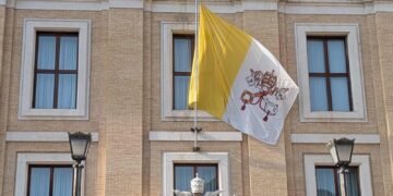 León XIV aprueba constitución vaticana que abre la presidencia de su gobierno a no cardenales