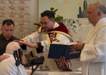 Veterano de la Segunda Guerra Mundial se convierte al catolicismo y recibe los sacramentos a los 98 años
