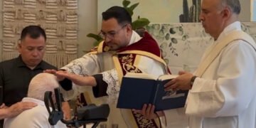 Veterano de la Segunda Guerra Mundial se convierte al catolicismo y recibe los sacramentos a los 98 años