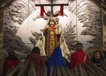 Cardenal Chomali insta a la acción social en el centenario de la Virgen del Carmen de Chile
