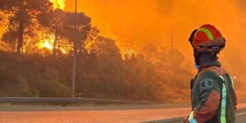 España declara emergencia nacional por graves incendios en Madrid y Ávila; 20.000 desalojados y apoyo de la Iglesia