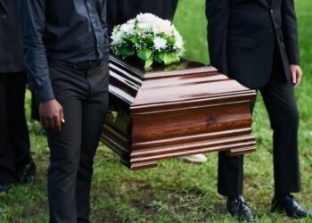 Obispos de Estados Unidos refuerzan normativas sobre funerales y cremación católica
