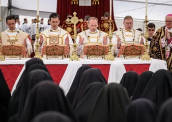 La Fraternidad San Pío X consagra obispos ilícitamente y desafía a León XIV, provocando una excomunión automática