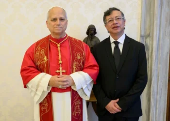 León XIV recibe a Gustavo Petro en el Vaticano para abordar la paz y desafíos regionales