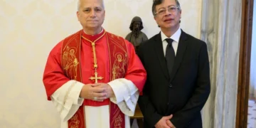 León XIV recibe a Gustavo Petro en el Vaticano para abordar la paz y desafíos regionales