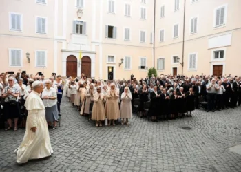 El Papa León XIV impulsa una innovadora iniciativa vaticana para la cobertura sanitaria de religiosos