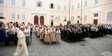 El Papa León XIV impulsa una innovadora iniciativa vaticana para la cobertura sanitaria de religiosos