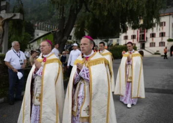 Fraternidad Sacerdotal San Pío X rechaza excomuniones y defiende consagraciones episcopales