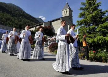 El Vaticano declara excomunión y cisma a la FSSPX por consagrar obispos sin permiso del papa León XIV