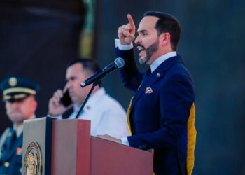 Colombia: Abelardo de la Espriella asume presidencia con promesa de “batalla cultural” y mensaje religioso