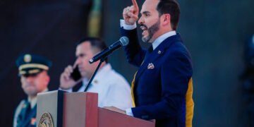 Colombia: Abelardo de la Espriella asume presidencia con promesa de “batalla cultural” y mensaje religioso