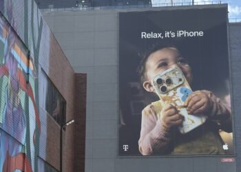 Controversia por anuncio de Apple con un bebé y un iPhone: ¿irresponsabilidad digital?
