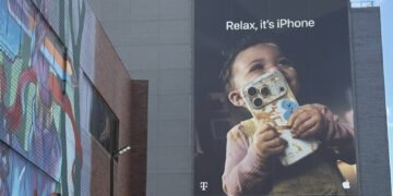 Controversia por anuncio de Apple con un bebé y un iPhone: ¿irresponsabilidad digital?