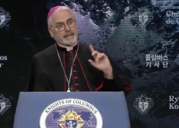 Arzobispo Coakley desglosa el patriotismo católico y lo contrapone al nacionalismo en Denver