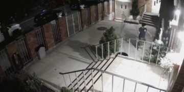 Brutal vandalismo en iglesia de Queens destruye estatua de la Virgen y reaviva debate sobre seguridad religiosa