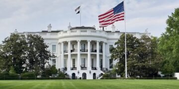 Grupos católicos critican las órdenes de Trump sobre ciudadanía por nacimiento y turismo de parto