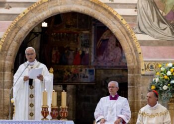 León XIV llama a jóvenes en Asís a ser “nuevos santos” y construir un mundo de fraternidad