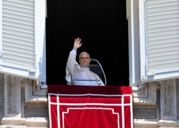Papa León XIV exhorta a redescubrir la bendición de la mesa como reflejo de la Eucaristía y el compartir