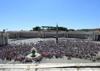 El Papa León XIV insta a buscar soluciones para la grave crisis migratoria en Ceuta y aboga por la paz global