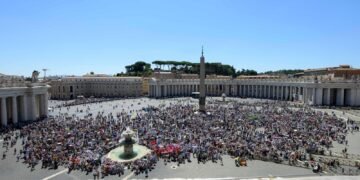 El Papa León XIV insta a buscar soluciones para la grave crisis migratoria en Ceuta y aboga por la paz global