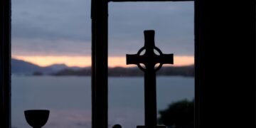 El Papa León XIV une diócesis en Irlanda mientras la Iglesia global enfrenta múltiples desafíos