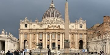 León XIV elimina el “munus petrino” de la Constitución vaticana, redefiniendo el poder del Papa